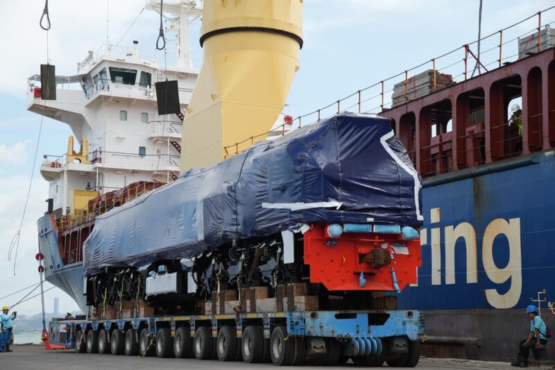 Foto Lokomotif Baru KAI DivreIV – Perkuat Armada, KAI Divre IV Tanjungkarang Sambut Kedatangan Lokomotif Baru | Bisnis | inews.network