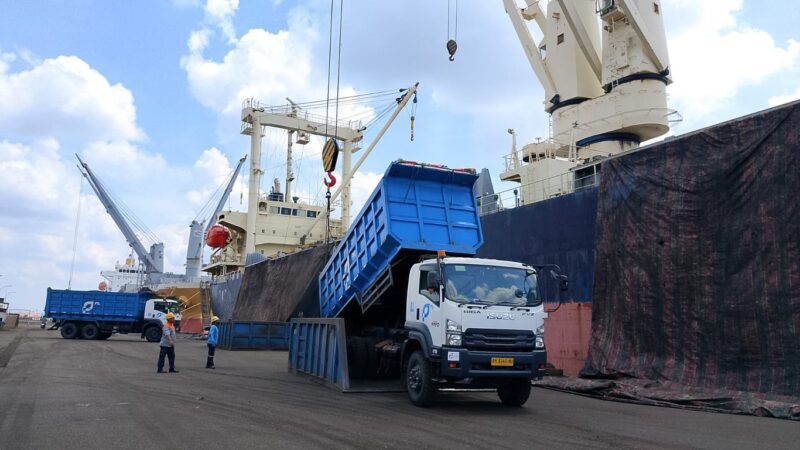 Foto Fasilitasi Logistik Green Coke di Riau – Fasilitasi Logistik Green Coke di Riau, Pelindo Solusi Logistik Dukung Transisi Energi Hijau | Hukum & Kriminal | inews.network