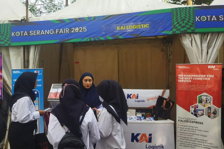Foto KAI Logistik Ramaikan Serang Fair 2025 – KAI Logistik Ramaikan Serang Fair 2025 dengan Promo Diskon Menarik | Bisnis | inews.network