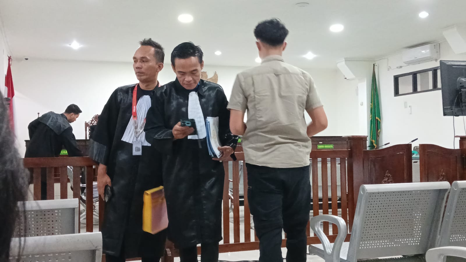 Foto Sidang Eksepsi DPRD Kepahiang Dalil Pembelaan Dinilai Lebih Meyakinkan Dakwaan JPU Kabur – Sidang Eksepsi DPRD Kepahiang: Dalil Pembelaan Dinilai Lebih Meyakinkan, Dakwaan JPU Kabur | Kasus Korupsi Bengkulu | inews.network