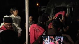 Lima tersangka OTT fee proyek BBWSS VIII digiring menuju Rutan Bentiring oleh Kejari Kepahiang.