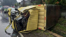 Foto IMG 20260123 WA0098 – Truk Box Bermuatan Sembako Terguling Usai Tabrak Dua Mobil di Bergas Kabupaten Semarang  | Headline | inews.network