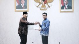 Penyerahan SK Plt Bupati Rejang Lebong kepada Hendri Praja oleh Wagub Bengkulu Mian