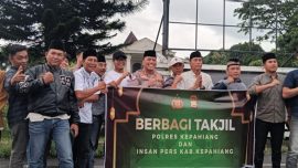 Kapolres Kepahiang bersama awak media saat kegiatan bagi takjil dan buka puasa bersama Ramadan 2026.