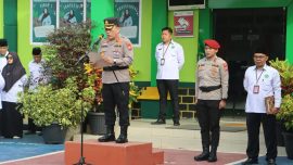 Kapolres Kepahiang memimpin upacara gabungan bersama tokoh agama dan tenaga pendidik madrasah di Kantor Kemenag Kepahiang