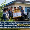 Pemerintah Desa Tugu Rejo bersama warga saat melaksanakan titik nol pembangunan pelebaran gang di samping balai desa.