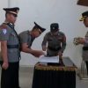 Kapolres Kepahiang memimpin upacara sertijab Kasat Lantas dan Kapolsek Tebat Karai di Aula Command Center.