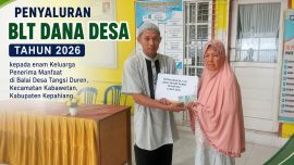 Penyaluran BLT Dana Desa Tahun 2026 kepada enam Keluarga Penerima Manfaat di Balai Desa Tangsi Duren, Kecamatan Kabawetan, Kabupaten Kepahiang.
