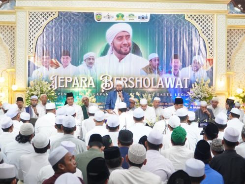 Foto IMG 20260718 WA0070 – Habib Syech Pimpin Jepara Berselawat, Pemkab Ingin Majelis Keagamaan Digelar Lebih Rutin | Regional | inews.network