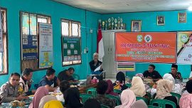 Kepala Desa Sinar Gunung bersama peserta mengikuti Rembuk Stunting Tahun Anggaran 2026 di Kantor Desa Sinar Gunung, Kecamatan Tebat Karai, Kabupaten Kepahiang.