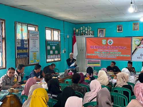 Kepala Desa Sinar Gunung bersama peserta mengikuti Rembuk Stunting Tahun Anggaran 2026 di Kantor Desa Sinar Gunung, Kecamatan Tebat Karai, Kabupaten Kepahiang.