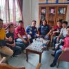 Ketua Pengurus Daerah Ikatan Wartawan Online (IWO) Kabupaten Kepahiang bersama jajaran pengurus, didampingi Ketua IWO Provinsi Bengkulu, menyerahkan susunan kepengurusan kepada Kepala Dinas Komunikasi dan Informatika Kabupaten Kepahiang usai audiensi, Kamis (2/7/2026).