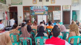 Kepala Desa Bayung memimpin Musyawarah Desa dan Rembuk Stunting Tahun Anggaran 2026 bersama BPD, PMD, Babinsa, Bhabinkamtibmas, pendamping desa, kader kesehatan, dan masyarakat di Balai Desa Bayung.
