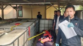 Personel Polres Kepahiang melaksanakan kegiatan Green Policing dan penanaman pohon di Terminal Pasar Kepahiang, Bengkulu.
